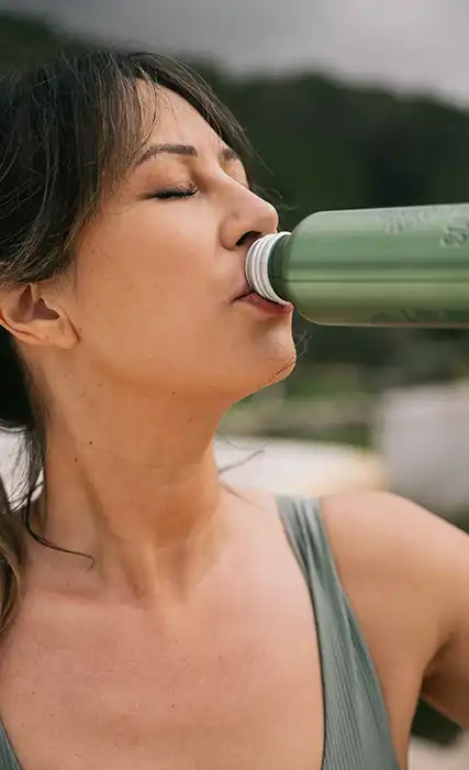 thumb still water woman